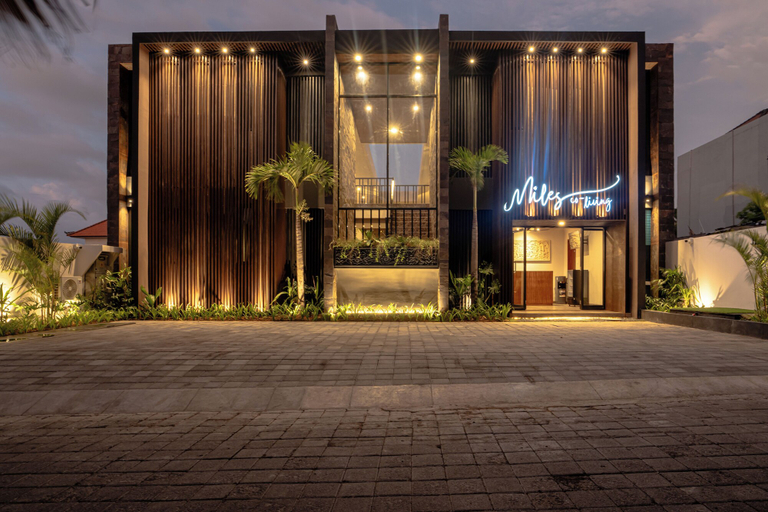 Exterior & Views