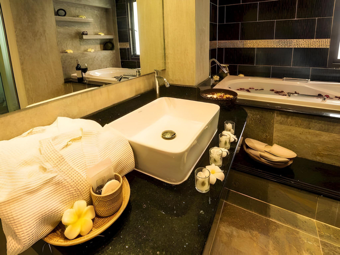 Bathroom 4, Tanawan Phuket Hotel, Phuket Island