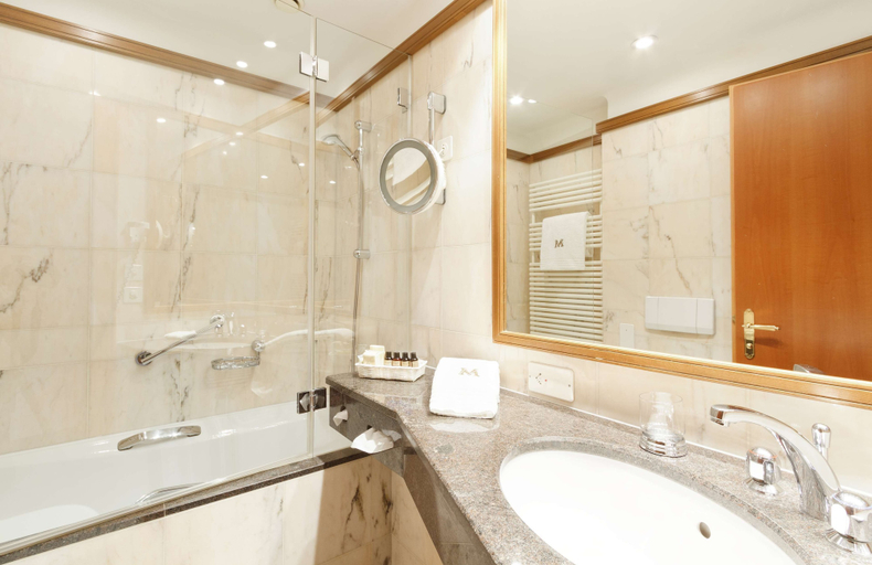 Bathroom 5, Art Boutique Hotel Monopol, Maloja