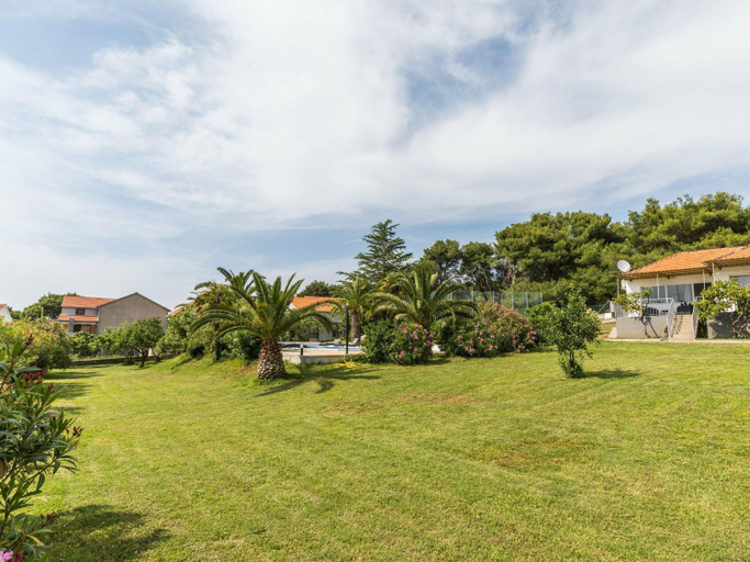 Others 2, Apartment in Bibinje with Adriatic Views, Bibinje