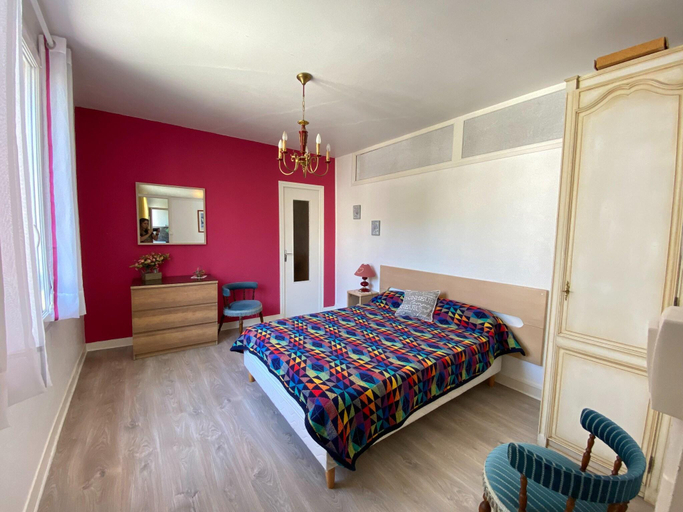 Bedroom 2, Apartment in Arromanches near Sandy Beach, Calvados