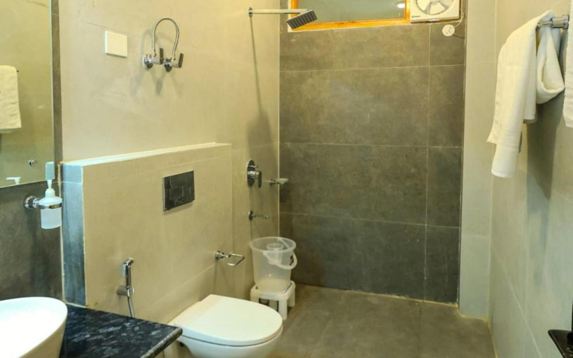 Bathroom 2, Mareema Retreat by StayApart, Kullu