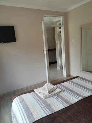 Facilities 4, 2 bedroomed apartment with en-suite and kitchenette - 2065, Harare