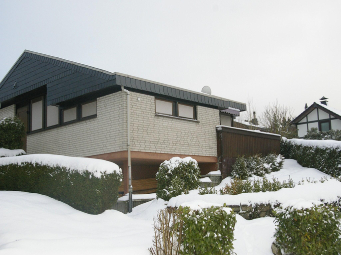 Exterior & Views 1, Ruhiger Bungalow am Hennesee mit Terrasse, Hochsauerlandkreis