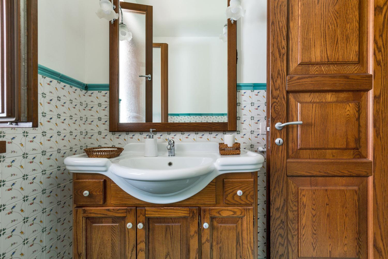 Bathroom 3, Villa Monica, Bari