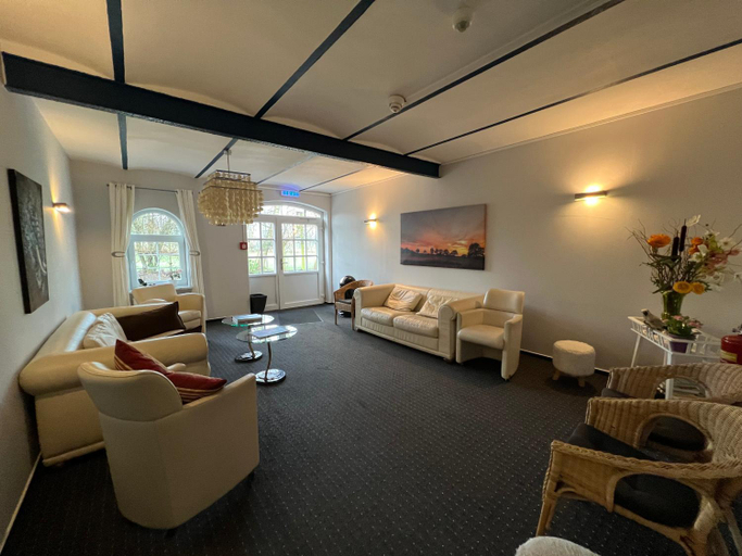 Others 3, Bett4-you Pinneberg, Pinneberg