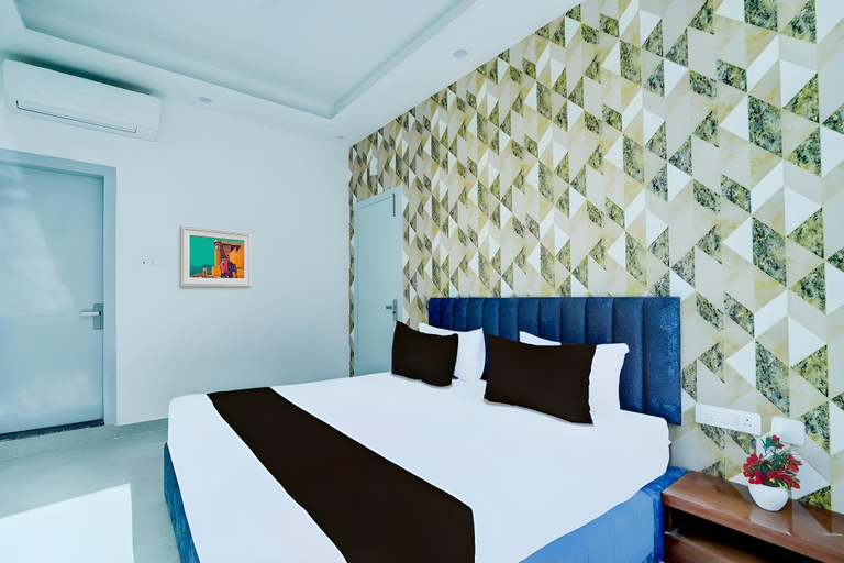 Bedroom, Siddhi vinayak inn, Varanasi