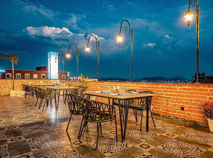 Food & Drinks 5, Tripli Hotels White Manor, Udaipur