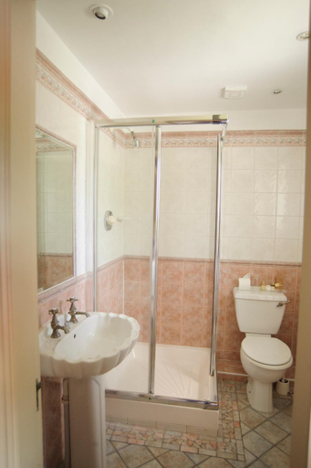 Bathroom 2, Germaines Hotel