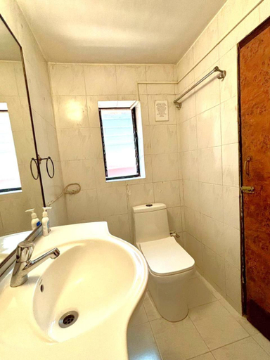Bathroom 3, Honeywood Holiday Homes, Satara