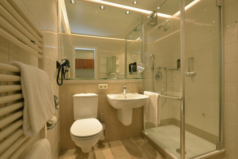 Bathroom 2, Schweizer Hof, Passau