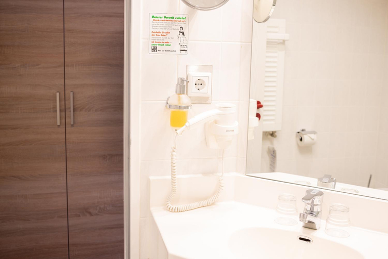 Bathroom 4, Landhotel Stuer, Steinfurt
