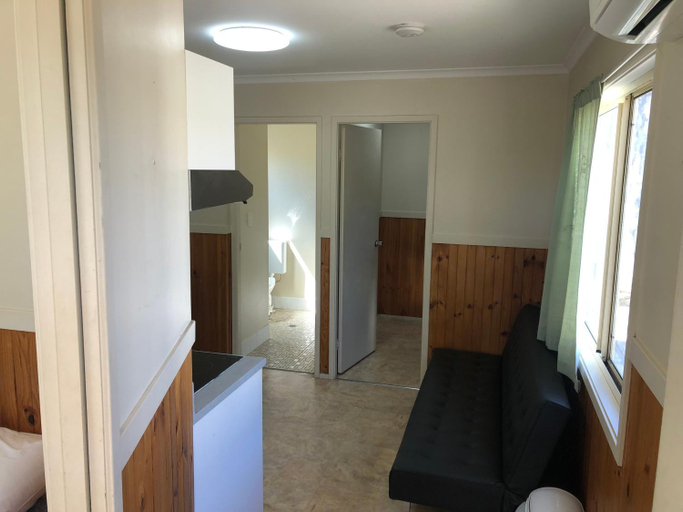 Bedroom 2, Coachstop Caravan Park, Maitland