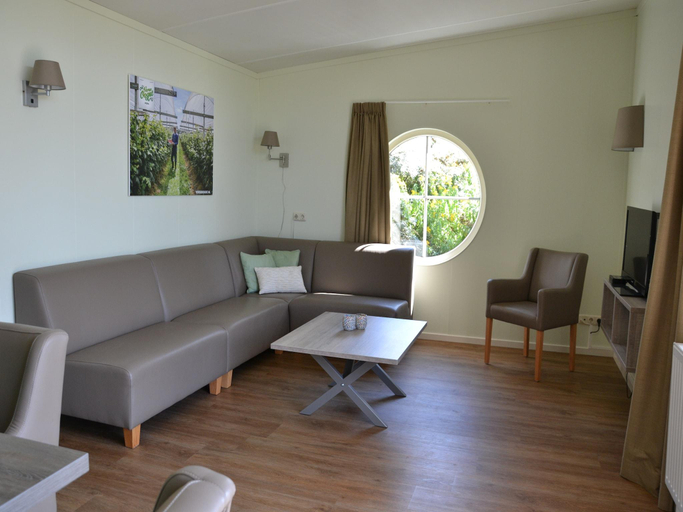 Others 5, Bungalow in Netherlands with Ship-Like Design, 's-Gravenzande