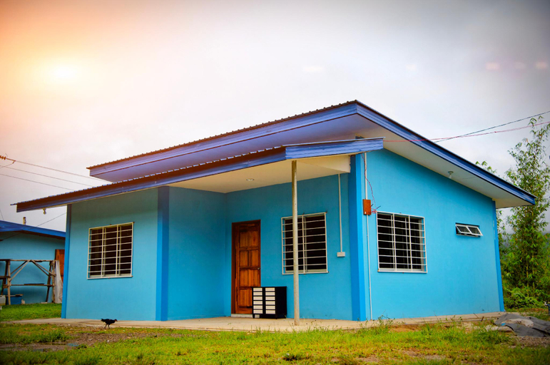 Exterior & Views