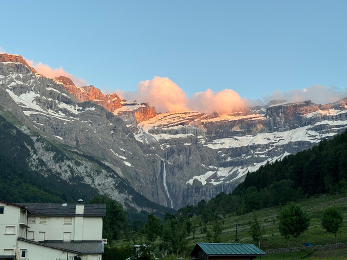 Others 3, Hotel le Taillon, Hautes-Pyrénées