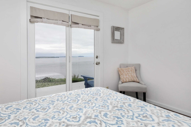 Bedroom 3, Marine View Bluff by Avantstay Waterfront Views, Island