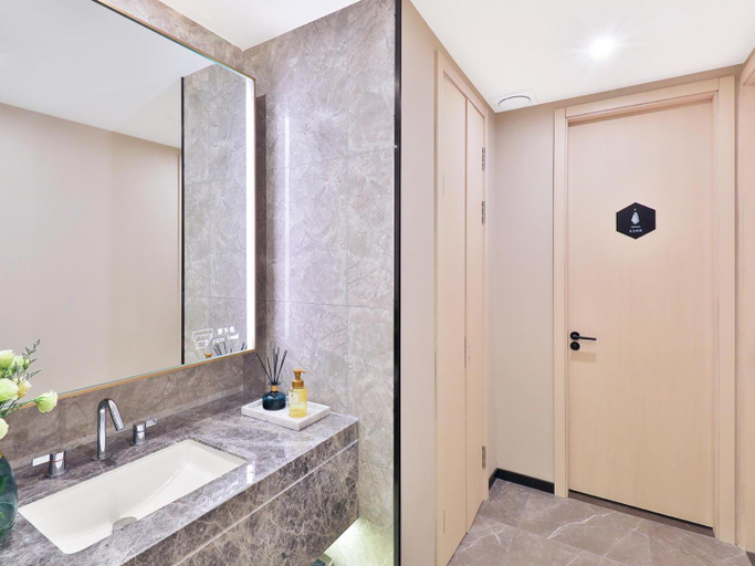 Bathroom 4, Crystal Orange Hotel Shanghai Hongqiao Jinhui Road, Shanghai
