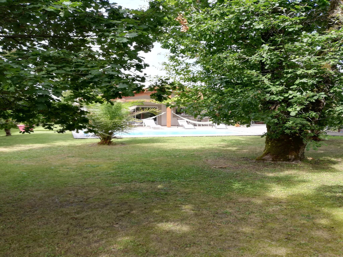 Others 2, holiday home with pool in Grayan-et-lHopital, Gironde