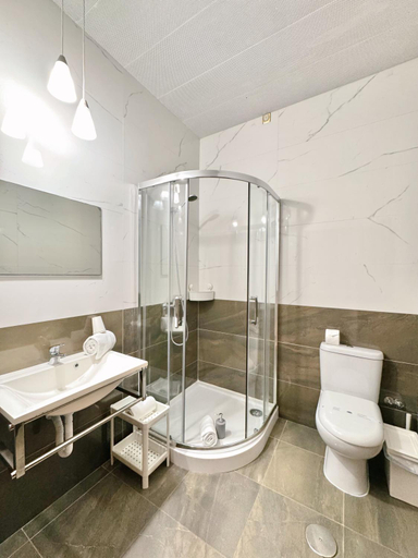 Bathroom 3, Pensao Central, Matosinhos