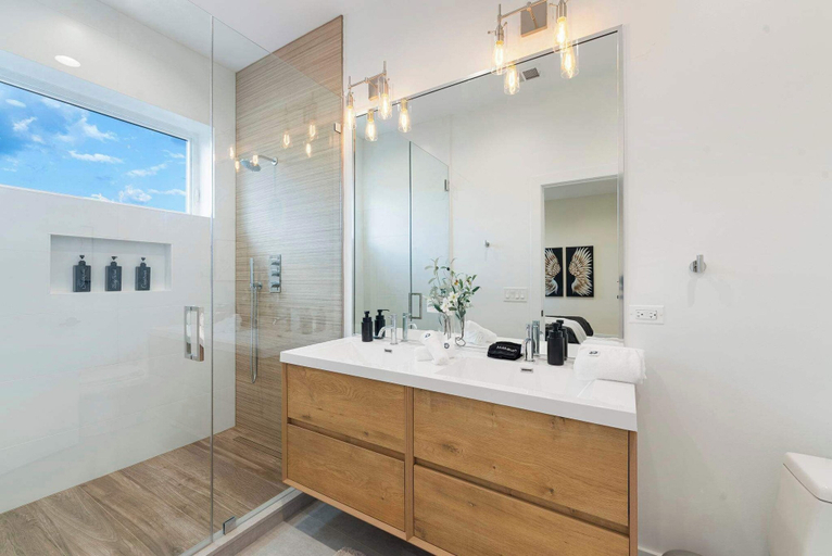 Room 4, New 3bed 2bath Condo With Parking by United Center, Cook