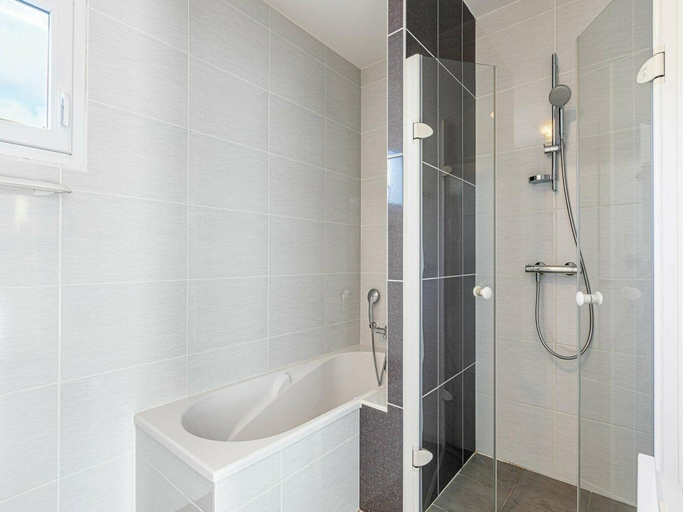 Bathroom, Villa in France with Private Heated Pool, Vendée