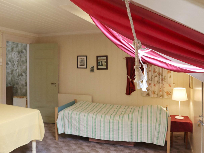 Bedroom 2, person holiday home in Risor-By Traum, Risør