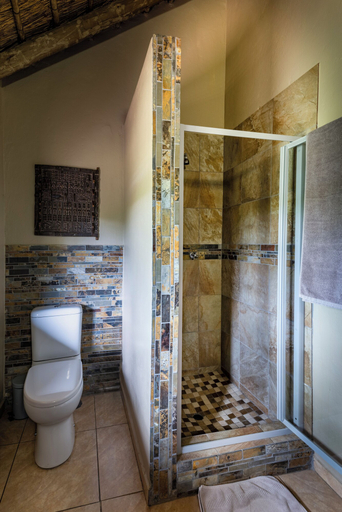Bathroom 4, Sable Ranch Bush Lodge, Bojanala