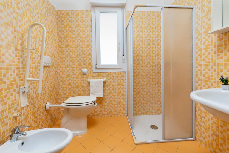 Bathroom 2, Residence Uno Studio&Suites, Rimini