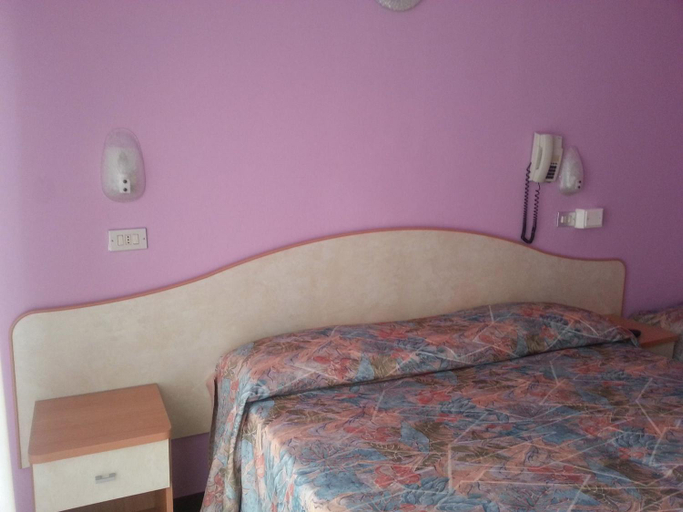 Others 4, hotel adriatico, Rimini