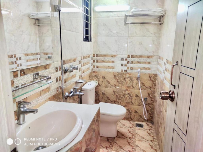 Bathroom 2, Hotel Royal Avenue, Chittagong