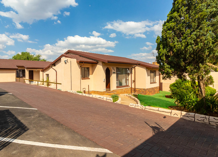 Exterior & Views 2, Meredale Lodge, City of Johannesburg