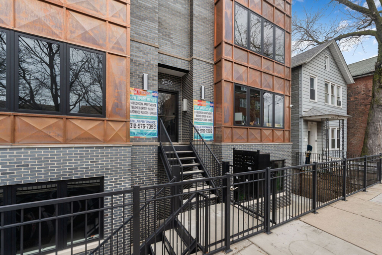 Exterior 4, 3 Bed 2 Bath Chicago Retreat w Balcony Parking, Cook
