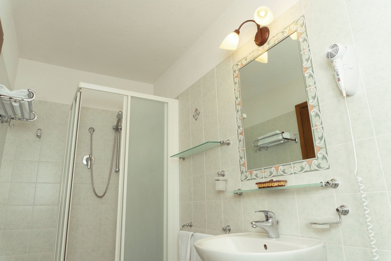 Bathroom 3, Borgo Rapale, Arezzo