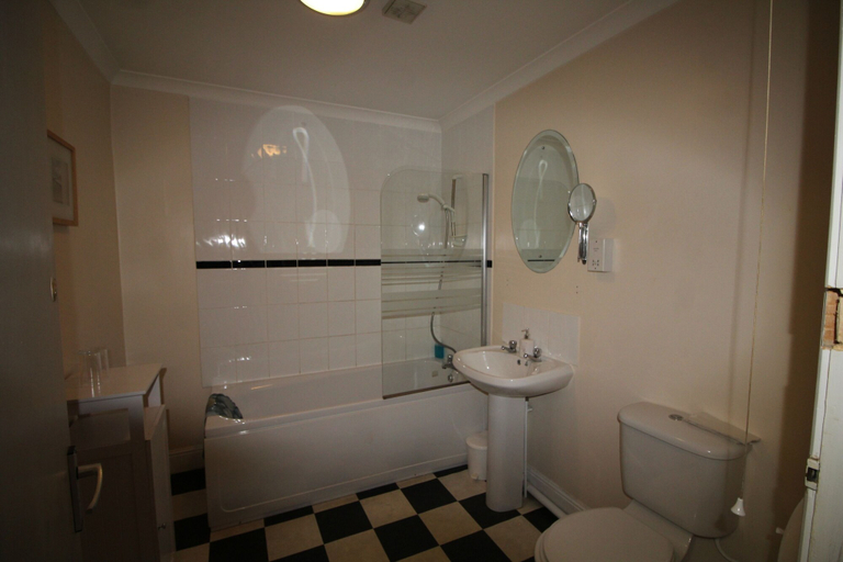 Bathroom 4, The Clothiers Arms, Gloucestershire