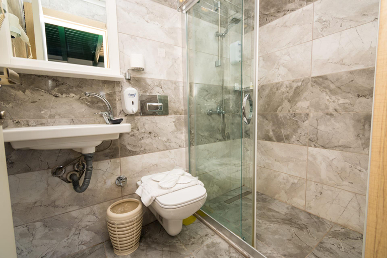 Bathroom 5, Hotel Bleu Nuit, Bodrum
