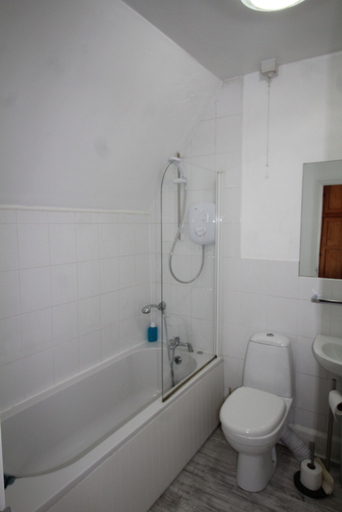 Bathroom 4, The Clothiers Arms, Gloucestershire