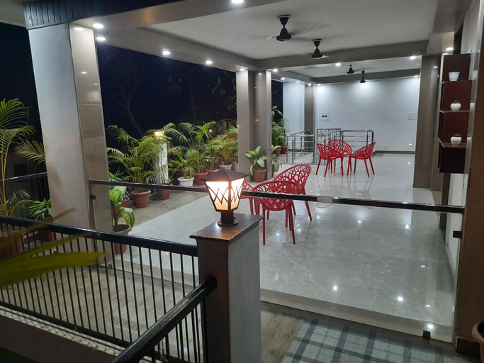 Public Area, BODHI GANGA, Varanasi