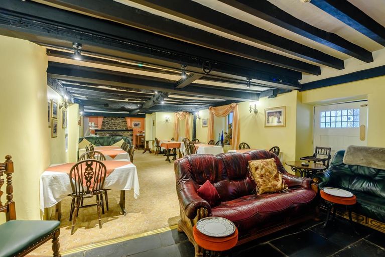 Food & Drinks 5, Pen-Y-Bont Hotel, Gwynedd