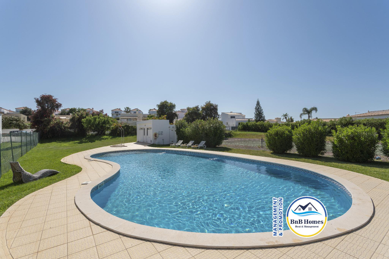 Sport & Beauty 2, BnB Homes Large Apartment with 2 bedrooms & pool , Albufeira
