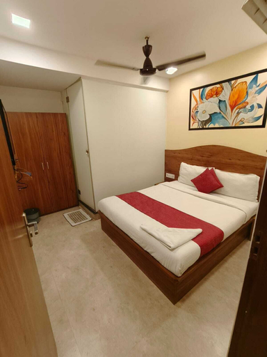 Bedroom 5, hotel beach crown juhu, Mumbai Suburban