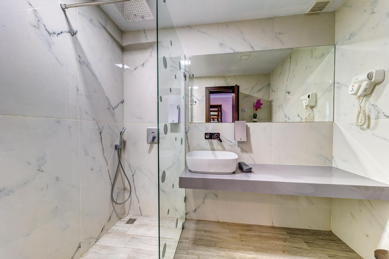 Bathroom 2, SPA Hotel Kiparis, Smolyan