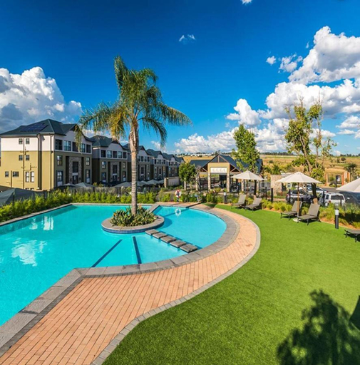 Sport & Beauty, Modern 3-bed Garden Apartment in Waterfall, City of Johannesburg