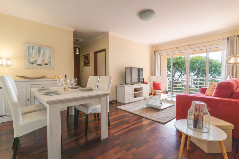Room 2, Strelitzia Apartment by Altantic Holiday, Santa Cruz