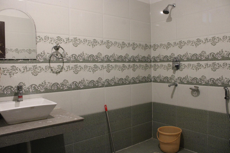 Bathroom 3, The Goonj Homestay, Kullu