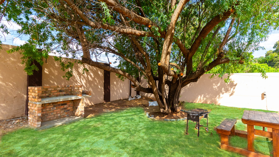 Others 5, Meredale Lodge, City of Johannesburg