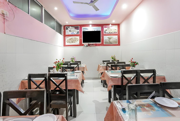 Food & Drinks, Hotel Pushpa (Berries Group Of Hotels), Puri