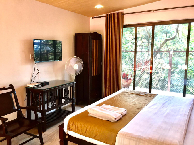 Bedroom 2, Honeywood Holiday Homes, Satara