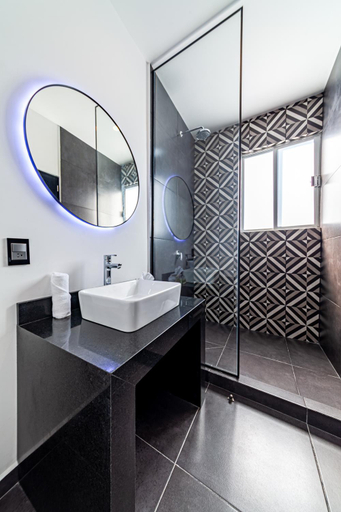 Bathroom 3, CASA NOU, Mexico City
