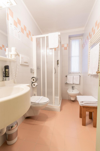 Bathroom 4, Albergo Dimaro Wellness Hotel, Trento
